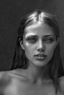 Grace Van Dien